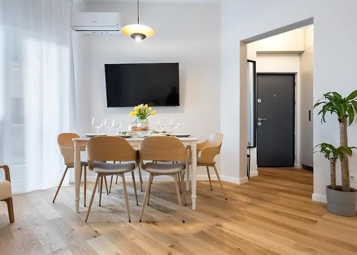 Stunning Views 3br Sunny Flat - 3 Superb Balconies 아파트