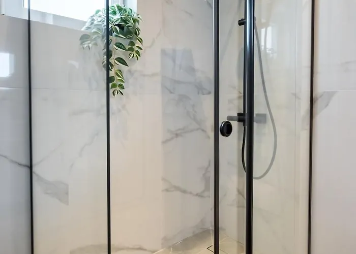 Stunning Views 3br Sunny Flat - 3 Superb Balconies 아파트 *