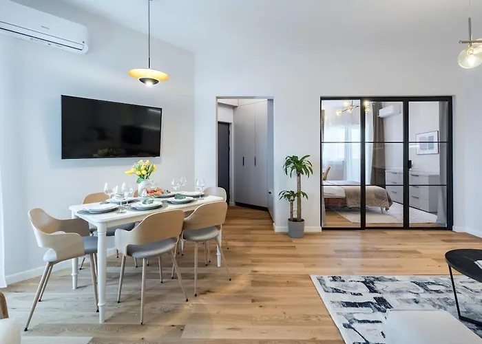 아파트 Stunning Views 3br Sunny Flat - 3 Superb Balconies 부쿠레슈티