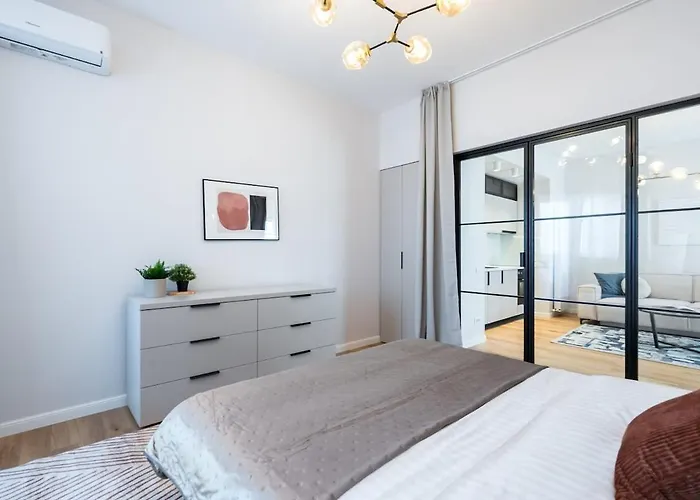 Апартаменти Stunning Views 3br Sunny Flat - 3 Superb Balconies