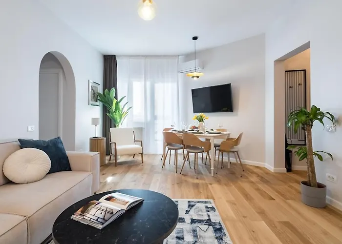 Stunning Views 3br Sunny Flat - 3 Superb Balconies Апартаменти *