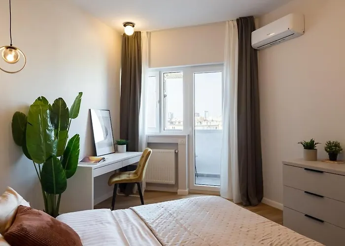 Апартаменти Stunning Views 3br Sunny Flat - 3 Superb Balconies Бухарест