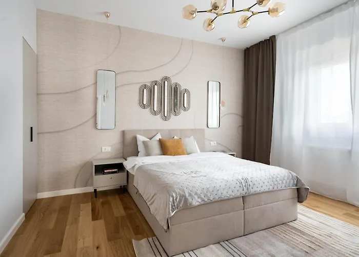 Stunning Views 3br Sunny Flat - 3 Superb Balconies Апартаменти