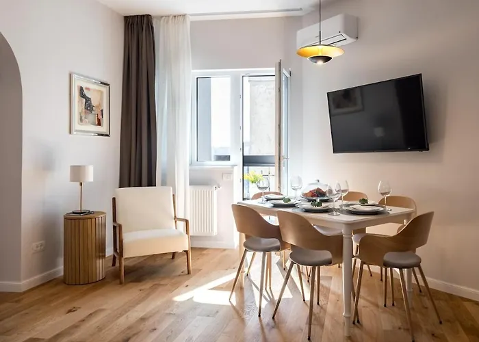 Апартаменти Stunning Views 3br Sunny Flat - 3 Superb Balconies *