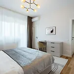 Stunning Views 3br Sunny Flat - 3 Superb Balconies Appartement Boekarest
