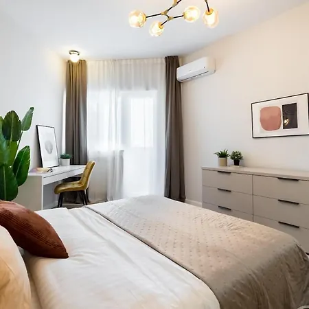 Stunning Views 3br Sunny Flat - 3 Superb Balconies Bükreş